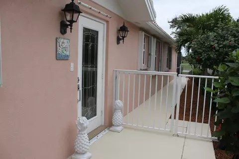 1129 SW Balmoral, Stuart, FL 34997 photo 4