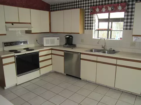 6883 SE Raintree Ave, Stuart, FL 34997 photo 4