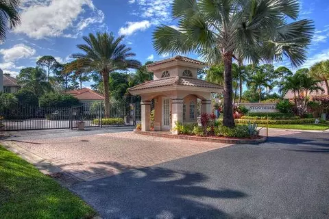 107 Augusta Ct, Jupiter, FL 33458 photo 2