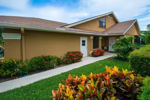 303 Ridge Rd, Jupiter, FL 33477 photo 2