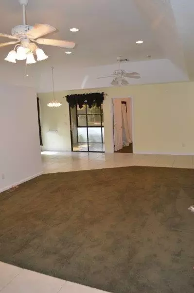 105 Half Moon Cir #D, Jupiter, FL 33458 photo 4