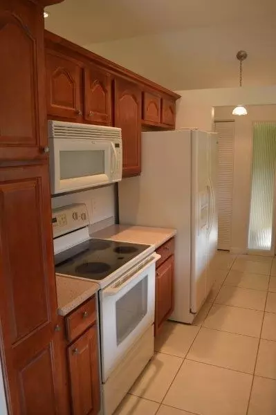 105 Half Moon Cir #D, Jupiter, FL 33458 photo 9