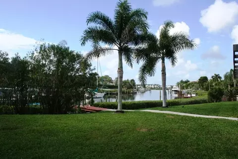 145 Commodore Dr, Jupiter, FL 33477 photo 3