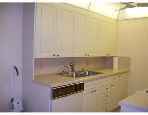 1027 Exeter B, Boca Raton, FL 33434 photo 2