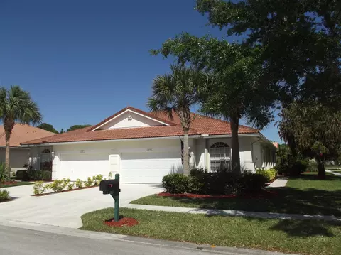 6901 SE Warwick Ln, Stuart, FL 34997 photo 2