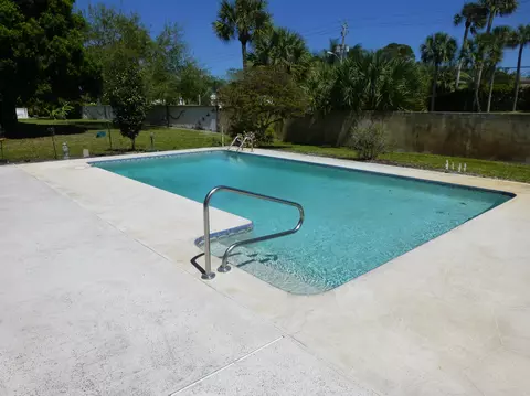 3804 SE Fairway E, Stuart, FL 34997 photo 2