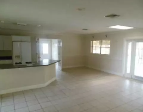 5056 SE Manatee Ter, Stuart, FL 34997 photo 2