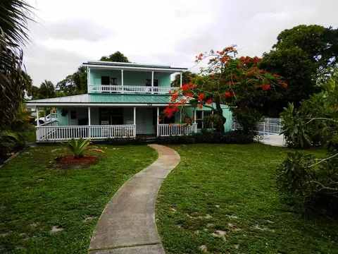 722 SE 5th St, Stuart, FL 34994 photo 1