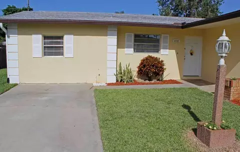 5737 SE Avalon Dr, Stuart, FL 34997 photo 9