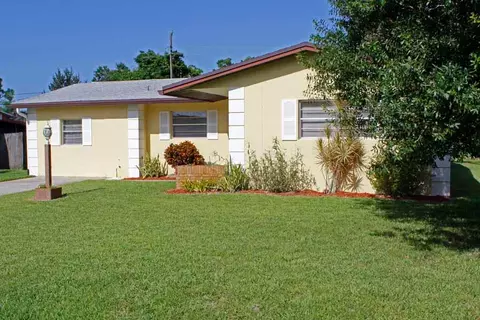 5737 SE Avalon Dr, Stuart, FL 34997 photo 2