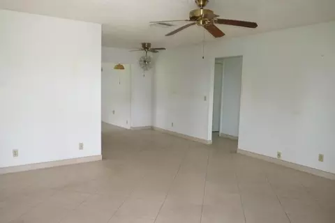 2385 SW 8th Ave, Boynton Beach, FL 33426 photo 2