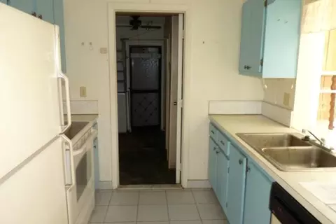2385 SW 8th Ave, Boynton Beach, FL 33426 photo 4