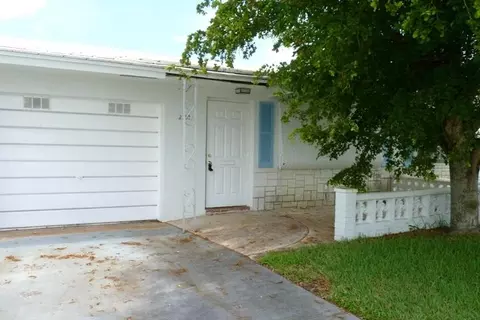 2385 SW 8th Ave, Boynton Beach, FL 33426 photo 1