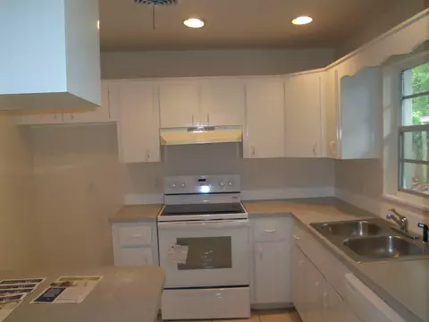 1108 SE Dolphin Dr, Stuart, FL 34996 photo 4