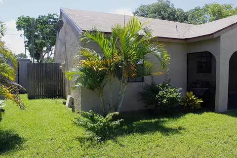 5902 SE Mitzi Ln, Stuart, FL 34997 photo 2