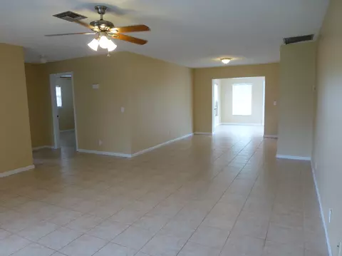 1892 SE Jackson St, Stuart, FL 34997 photo 3
