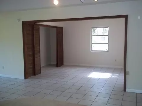 912 SE Dolphin Dr, Stuart, FL 34996 photo 5