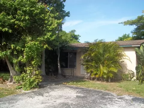 912 SE Dolphin Dr, Stuart, FL 34996 photo 2