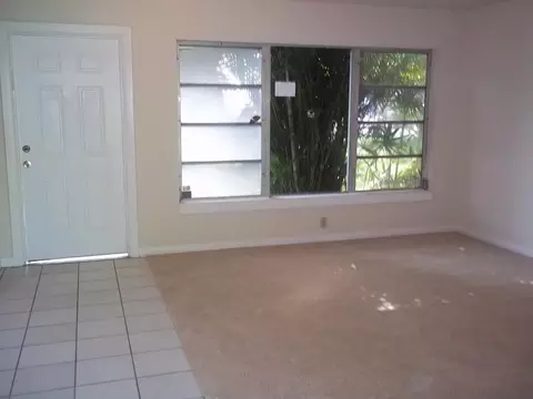 912 SE Dolphin Dr, Stuart, FL 34996 photo 4