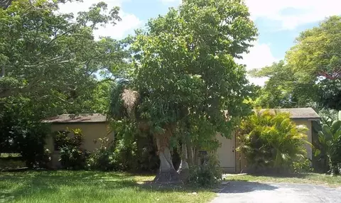 912 SE Dolphin Dr, Stuart, FL 34996 photo 1