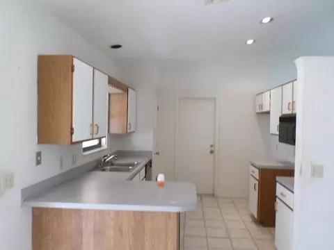 2944 SE Banyan St, Stuart, FL 34997 photo 4