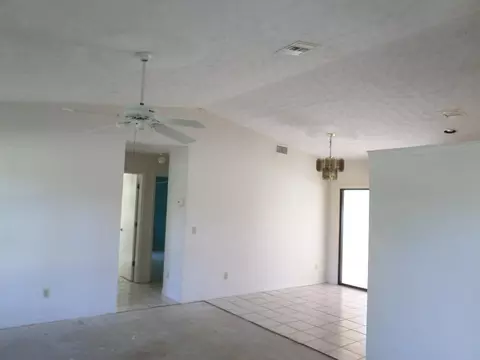 2944 SE Banyan St, Stuart, FL 34997 photo 2