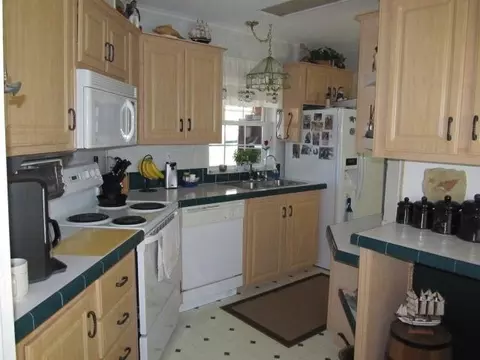 6301 SE Colonial Dr, Stuart, FL 34997 photo 4