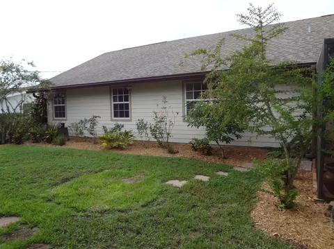 1690 SE Madison St, Stuart, FL 34997 photo 3
