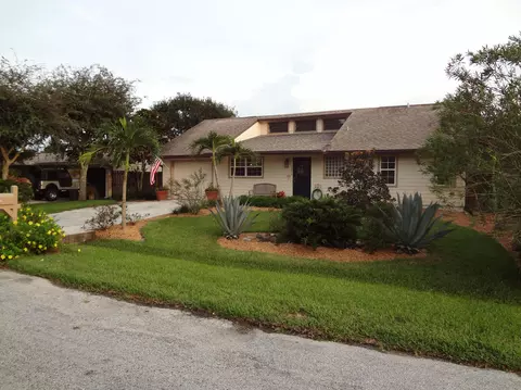 1690 SE Madison St, Stuart, FL 34997 photo 2