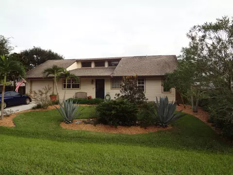 1690 SE Madison St, Stuart, FL 34997 photo 1
