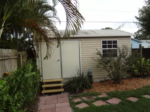 1690 SE Madison St, Stuart, FL 34997 photo 4