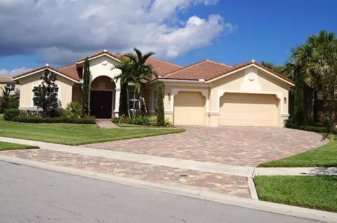 105 Citadel Cir, Jupiter, FL 33458 photo 1