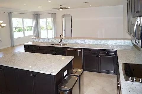 105 Citadel Cir, Jupiter, FL 33458 photo 4