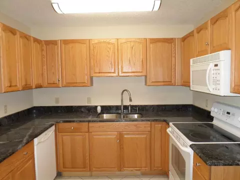 12 SE Cayuga Ter, Stuart, FL 34997 photo 5
