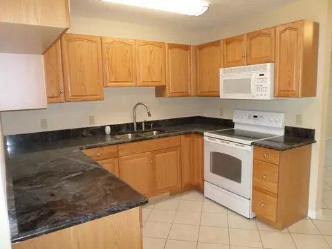 12 SE Cayuga Ter, Stuart, FL 34997 photo 4