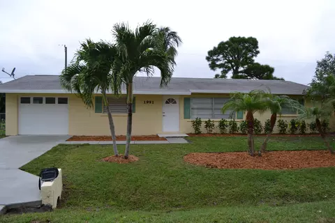 1991 SE Jackson St, Stuart, FL 34997 photo 1