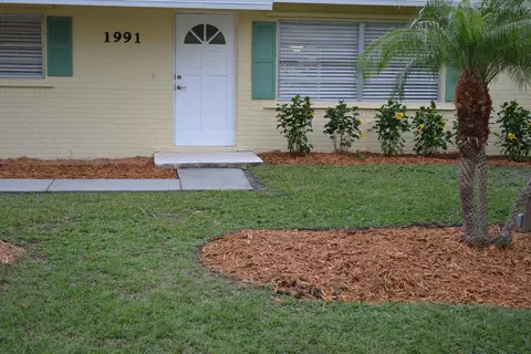 1991 SE Jackson St, Stuart, FL 34997 photo 2