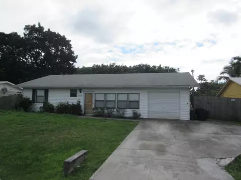 1918 SE Harrison St, Stuart, FL 34997 photo 2