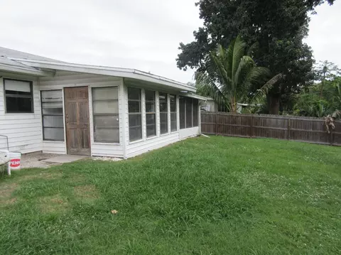 1918 SE Harrison St, Stuart, FL 34997 photo 3