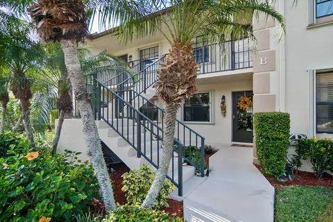902 Pinecrest Cir #B, Jupiter, FL 33458 photo 1