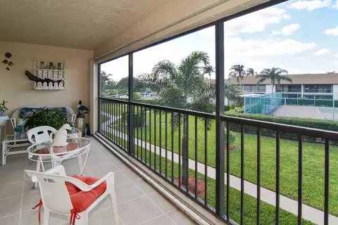 902 Pinecrest Cir #B, Jupiter, FL 33458 photo 2