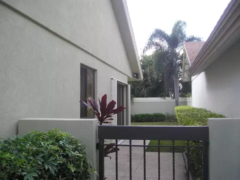 334 Ridge Rd, Jupiter, FL 33477 photo 3