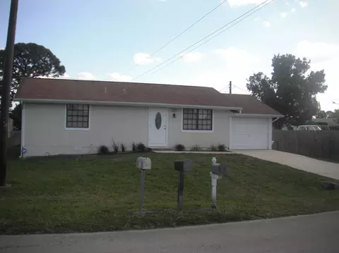 2444 SE Washington St, Stuart, FL 34997 photo 2