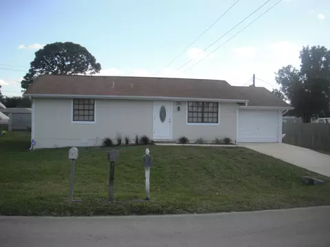 2444 SE Washington St, Stuart, FL 34997 photo 1
