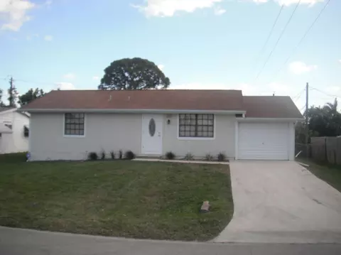 2444 SE Washington St, Stuart, FL 34997 photo 3