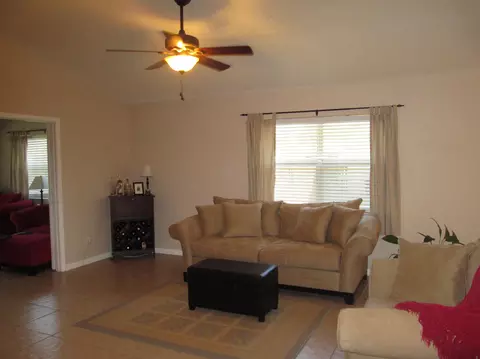 187 Raintree, Jupiter, FL 33458 photo 4