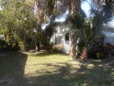 902 SE Flamingo Ave, Stuart, FL 34996 photo 4