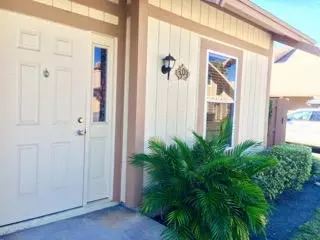 303 Maplecrest Cir, Jupiter, FL 33458 photo 2