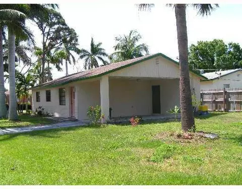 307 Hugh St, Jupiter, FL 33458 photo 3