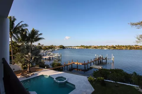 18882 Point Dr, Jupiter, FL 33469 photo 4